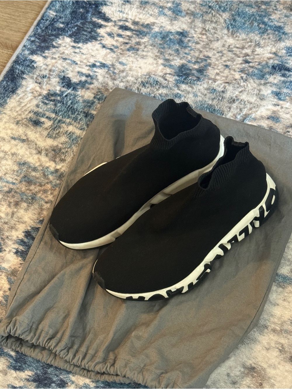 Balenciaga Speed Trainer with White Graphic Sole - Picture 4 of 7